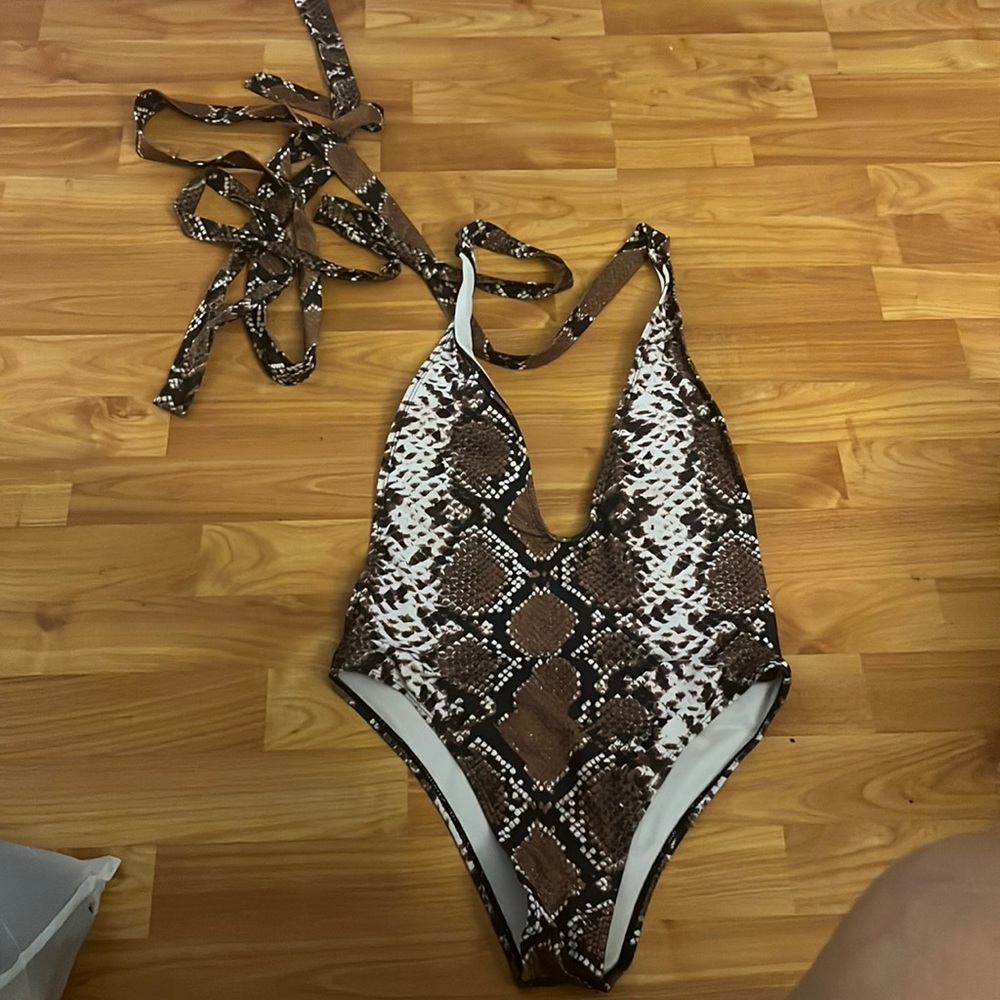 Sexy snake wrapped around one piece!